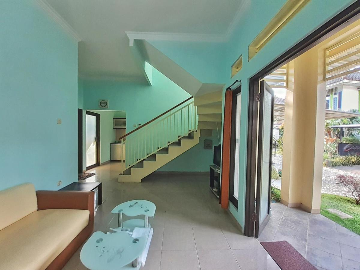Villa 3 Bedroom Edelweis No. 7 Near Museum Angkut Batu  Exteriör bild