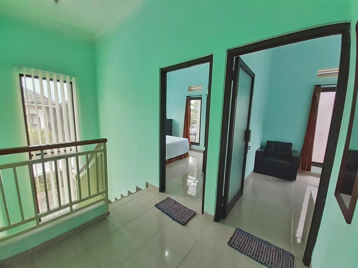 Villa 3 Bedroom Edelweis No. 7 Near Museum Angkut Batu  Exteriör bild