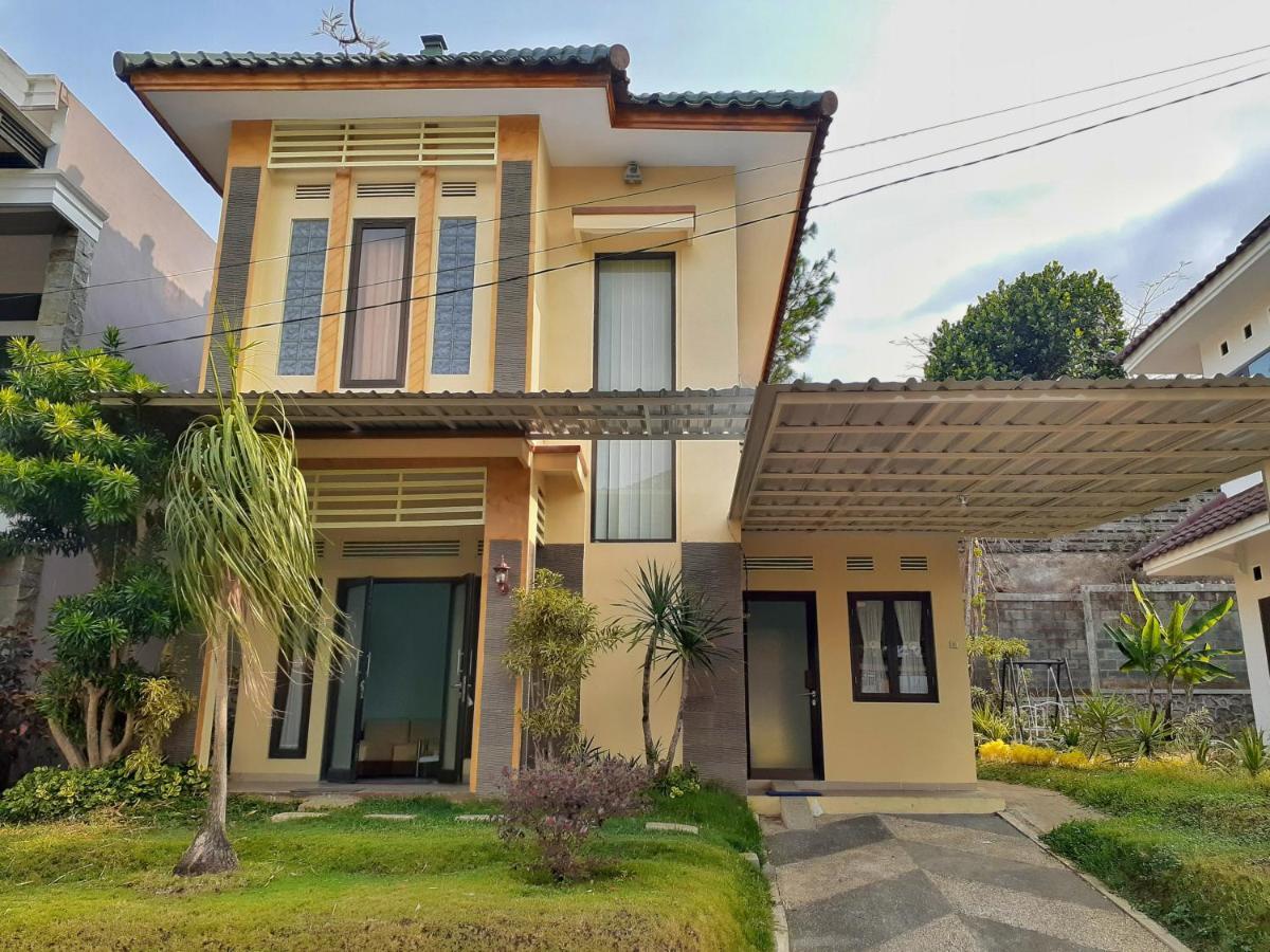 Villa 3 Bedroom Edelweis No. 7 Near Museum Angkut Batu  Exteriör bild