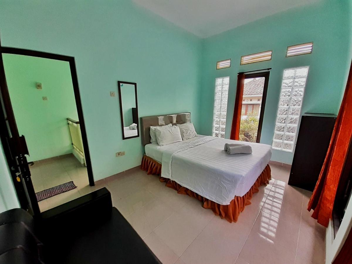 Villa 3 Bedroom Edelweis No. 7 Near Museum Angkut Batu  Exteriör bild
